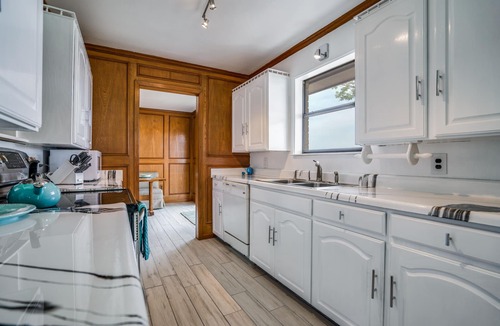 Granbury House | Private lake retreat with great decks, kayaks, bbq and fire pit.sleeps 8
