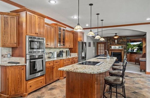 Irvine House | Private Lake! Sports Arena Sleeps 30 Movie Theater