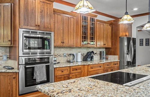 Irvine House | Private Lake! Sports Arena Sleeps 30 Movie Theater