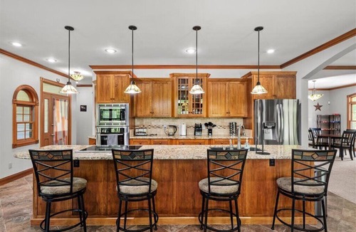 Irvine House | Private Lake! Sports Arena Sleeps 30 Movie Theater