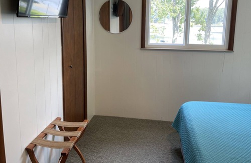 Branch Cottage | Private Lakefront Cottage