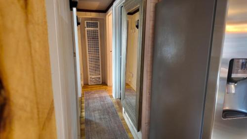 Bennington House | Private Lake waterfront 8 min to skiing