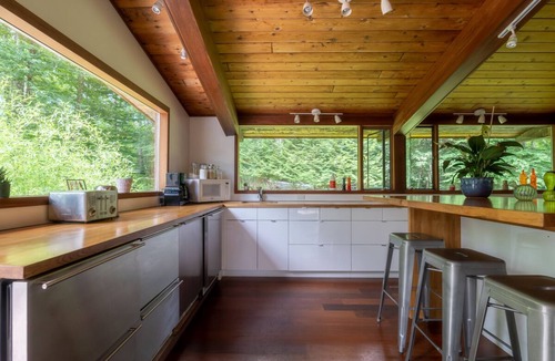 Livingston Manor House | Private lakefront paradise with stunning views