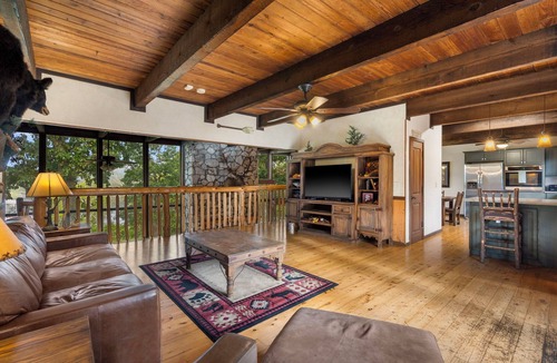 Kimberling City Cabin | PRIVATE Lakefront Cabin~HOT TUB~Pool Table~Close to Branson!