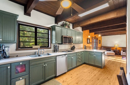 Kimberling City Cabin | PRIVATE Lakefront Cabin~HOT TUB~Pool Table~Close to Branson!