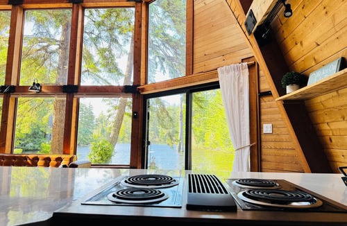 Saunders Lake House | Private Lakefront *180° Lake View & Dock