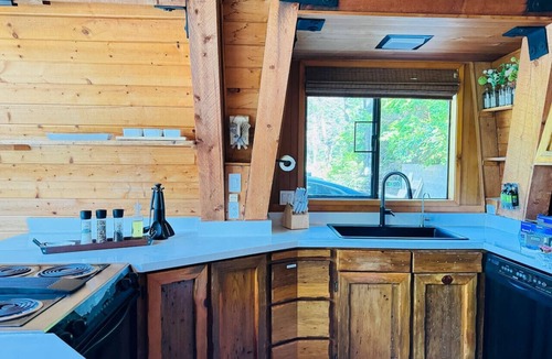 Saunders Lake House | Private Lakefront *180° Lake View & Dock