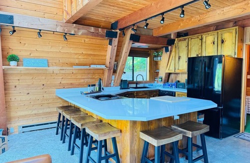 Saunders Lake House | Private Lakefront *180° Lake View & Dock