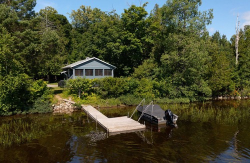 Mont-Laurier Cottage | Private lakefront Spa - fully renovated home - kid friendly