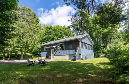 Mont-Laurier Cottage | Private lakefront Spa - fully renovated home - kid friendly