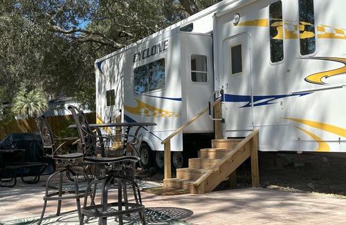 Edgar RV Rental | Private Lakefront Campground in Hawthorne