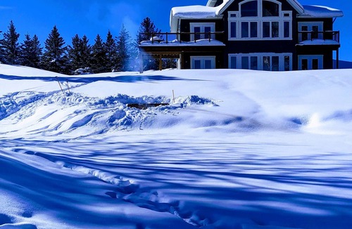Broadbent Cottage | Private Lakefront Getaway!