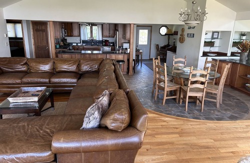 Richmond House | 🌲☀️Private Lakefront prop. With Kayaks And Paddleboard Boat Rental Optional☀️🌲