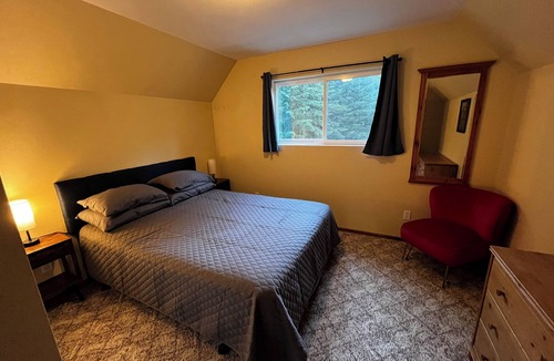 Sedro-Woolley House | Private lakefront paradise.