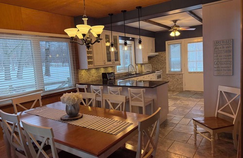 Port Severn Cottage | Private Lakehouse Getaway | Hot Tub on the Water