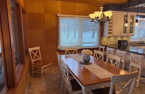 Port Severn Cottage | Private Lakehouse Getaway | Hot Tub on the Water