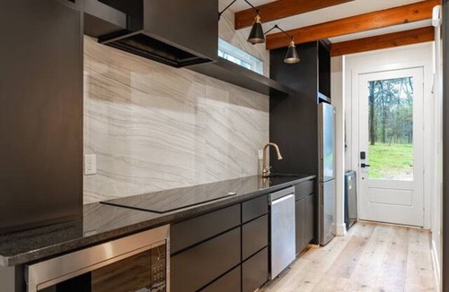 Bullard Apartment | Private Lakeside Couples Cabin, Hot Tub & Fire Pit