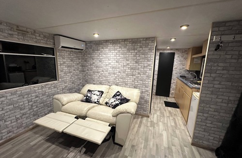 Beaupouyet House | Private lakeside mobile home lac Beaumont