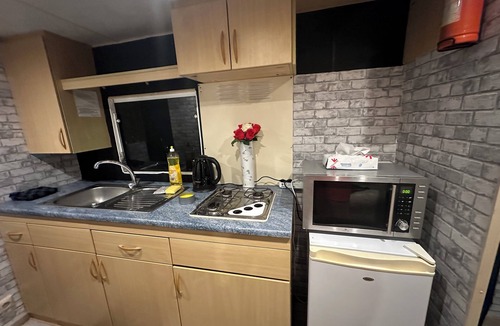 Beaupouyet House | Private lakeside mobile home lac Beaumont