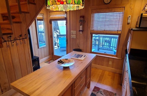 Springville Cabin | Private Lakeview Cabin + Fishing & Trails