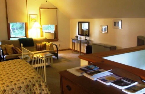 Lakeville Cottage | Private Lakeville/Salisbury Converted Barn