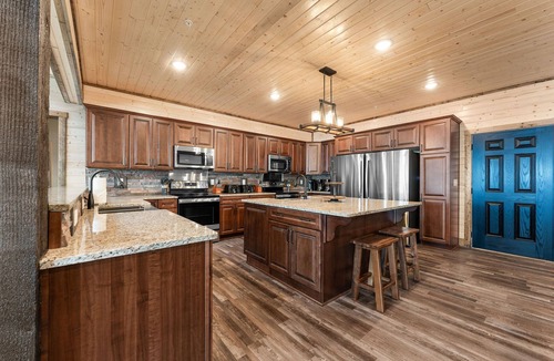 Kimberling City Cabin | Private Lazy River! Indoor Pool! Games!