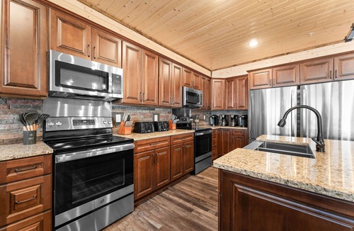 Kimberling City Cabin | Private Lazy River! Indoor Pool! Games!