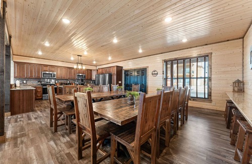 Kimberling City Cabin | Private Lazy River! Indoor Pool! Games!