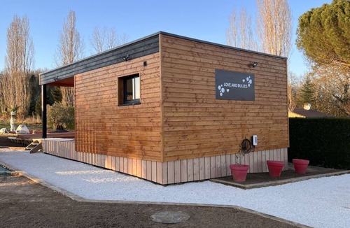 Le Fleix Ski Chalet | Private lodge jacuzzi and pool