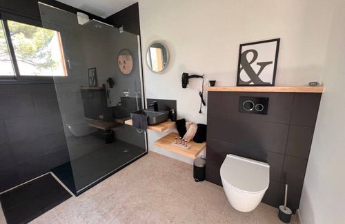 Le Fleix Ski Chalet | Private lodge jacuzzi and pool