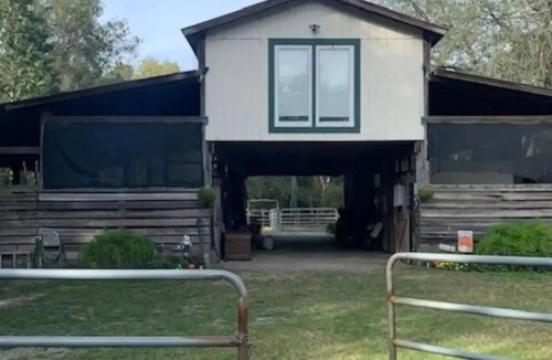 Middleburg House | Private Loft at a Working Show Barn ~ Pets Welcome!