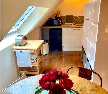 Sutton Maddock Apartment | Private Loft Country Hideaway