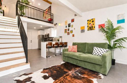 Montgomery House | Private Loft - Lake Conroe with Parking