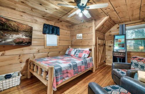 Townsend House | Private Log Cabin Hot Tub, Arcade & Fire Pit