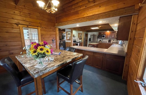 South Butler Cabin | Private Log Cabin Near Lake Ontario