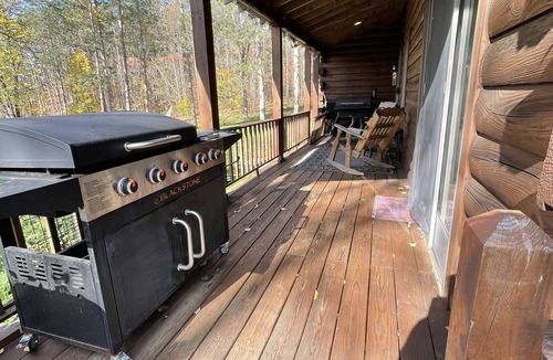 South Butler Cabin | Private Log Cabin Near Lake Ontario