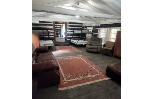 Tyrone Apartment | Private Log Cabin in rural Port Matilda