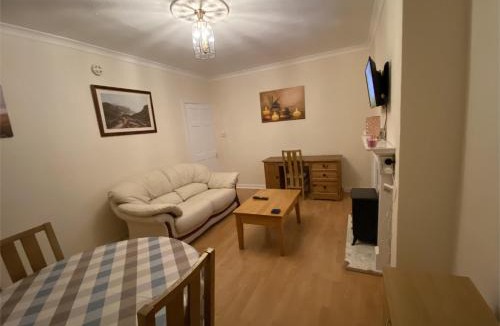 Kilwinning House | Private Lounge and Double Room