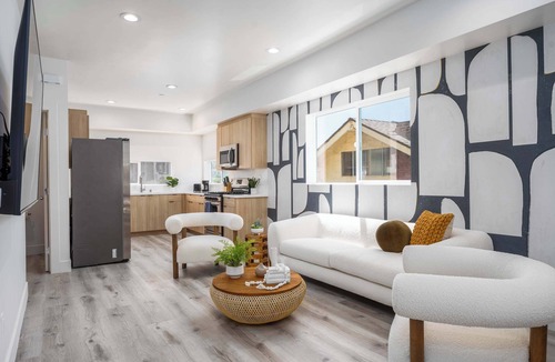 Historic Filipinotown House | Private Luxe Townhome in Prime Location | Sleeps 8