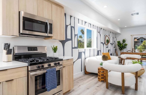 Historic Filipinotown House | Private Luxe Townhome in Prime Location | Sleeps 8