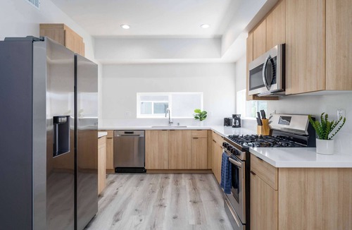 Historic Filipinotown House | Private Luxe Townhome in Prime Location | Sleeps 8