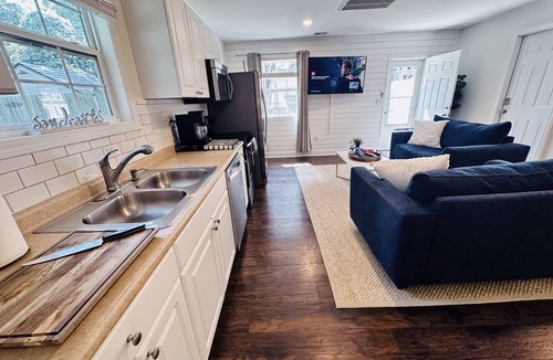 Charleston Apartment | Private luxury studio- 10 mins downtown and Folly