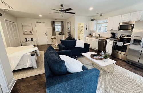 Charleston Apartment | Private luxury studio- 10 mins downtown and Folly