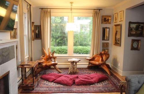 Blawenburg House | Private Luxurious Canal Estate