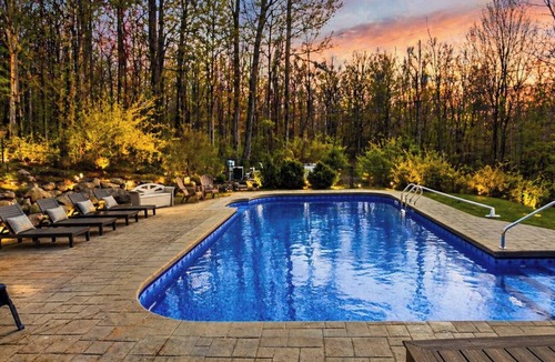 Town of Grafton Ski Chalet | Private Luxurious Chalet with heated Pool,Hot Tub, Game Rooms. Pet-Friendly!