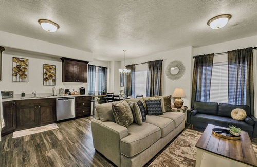 Clearfield Apartment | ⭐️ Private Luxury Apt ⭐️ Fast WiFi ⭐️ 4K HDTV ⭐️ Hill AFB