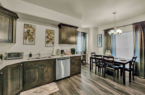 Clearfield Apartment | ⭐️ Private Luxury Apt ⭐️ Fast WiFi ⭐️ 4K HDTV ⭐️ Hill AFB