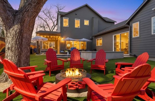 St. Edwards House | Private Luxury Austin Retreat with Pool, Spa & Sauna near SoCo