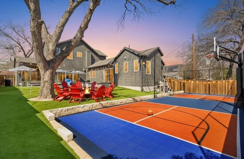 St. Edwards House | Private Luxury Austin Retreat with Pool, Spa & Sauna near SoCo