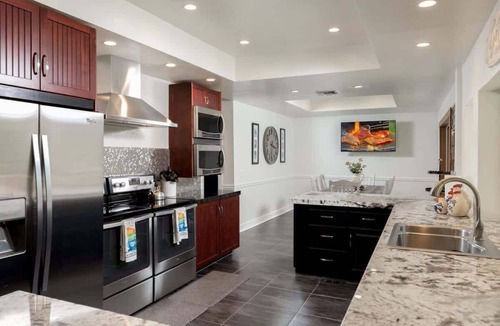 Evergreen Estates House | Private Luxury Big Bear Lodge. Hot Tub. Game Room